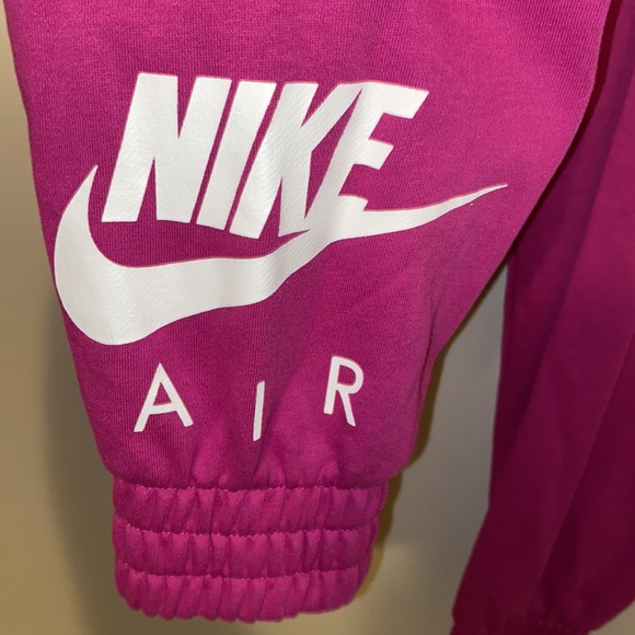 NWT 🌺 Nike Cranberry Pink T-shirt Size Small but fits like a Medium Retail $25 - Picture 6 of 6